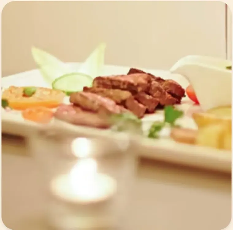 Viande grillée, garniture du marché