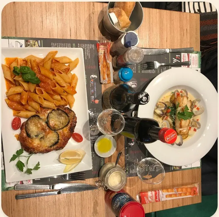 Penne, frites d'aubergine et bonne humeur