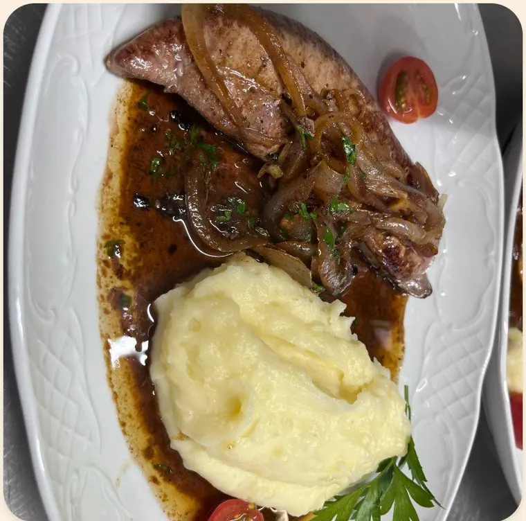 Foie de veau à la vénitienne, purée maison